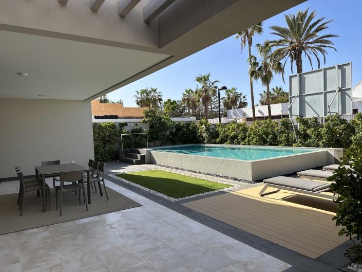 Image No.2-4 Bed Villa for sale