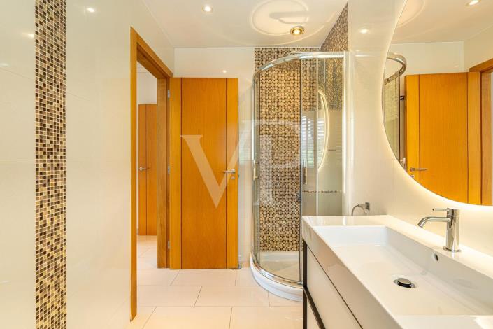 Image No.37-5 Bed Villa for sale