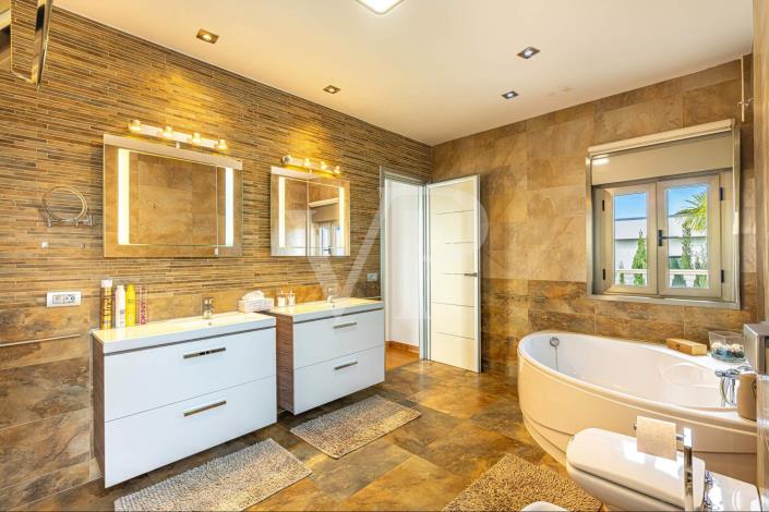 Image No.31-4 Bed Villa for sale