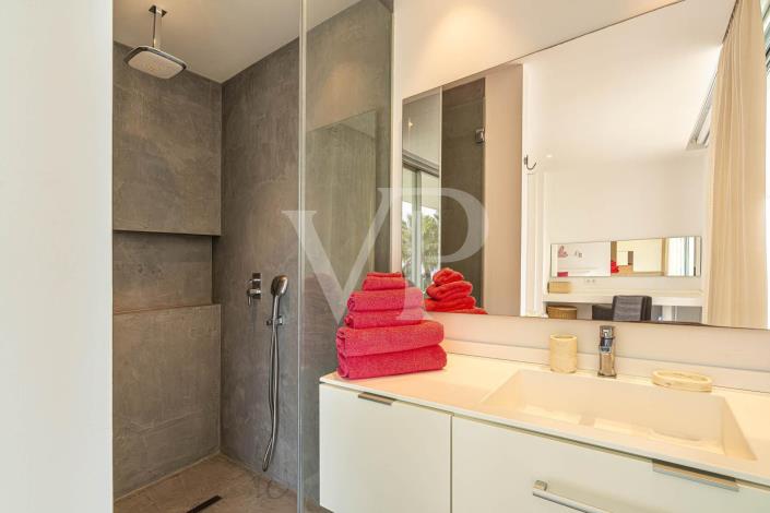 Image No.27-5 Bed Villa for sale