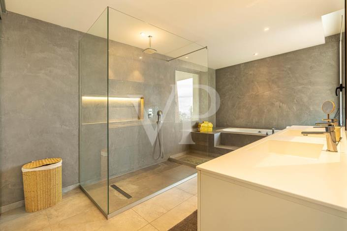 Image No.38-5 Bed Villa for sale