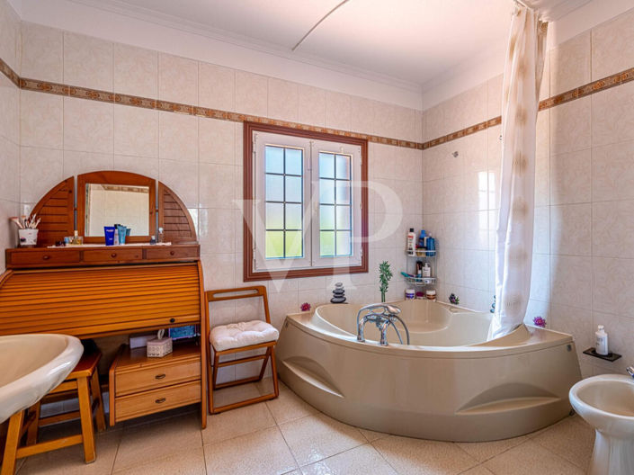 Image No.20-3 Bed Townhouse for sale