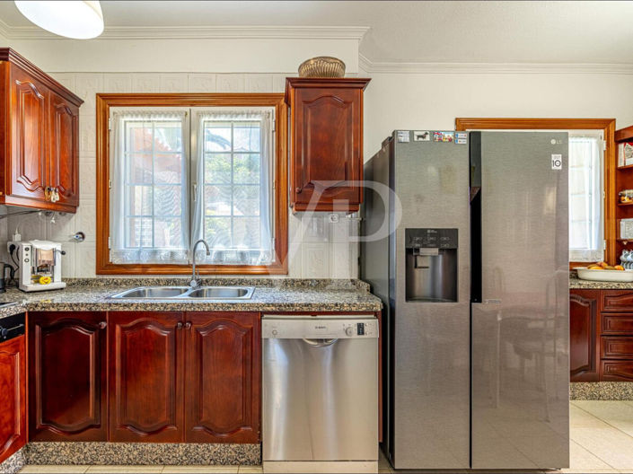 Image No.27-3 Bed Townhouse for sale