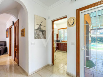 88615179-1bb3-4b93-b2ca-99a9b52bce8f