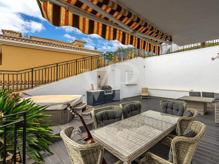 Image No.14-4 Bed Townhouse for sale