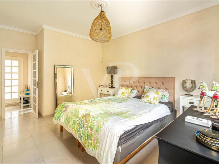 Image No.28-4 Bed Townhouse for sale