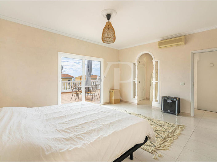 Image No.34-4 Bed Townhouse for sale