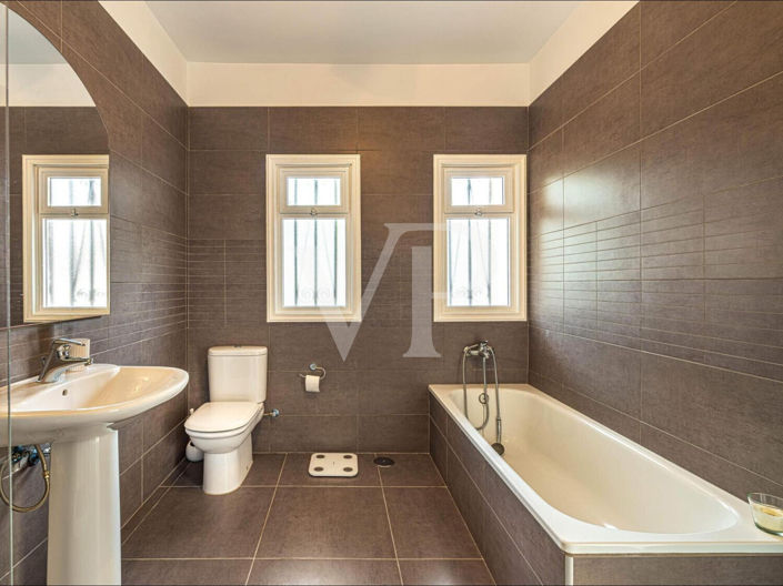 Image No.37-4 Bed Townhouse for sale