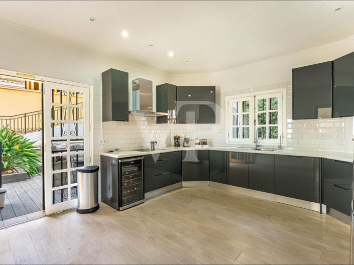 Image No.41-4 Bed Townhouse for sale