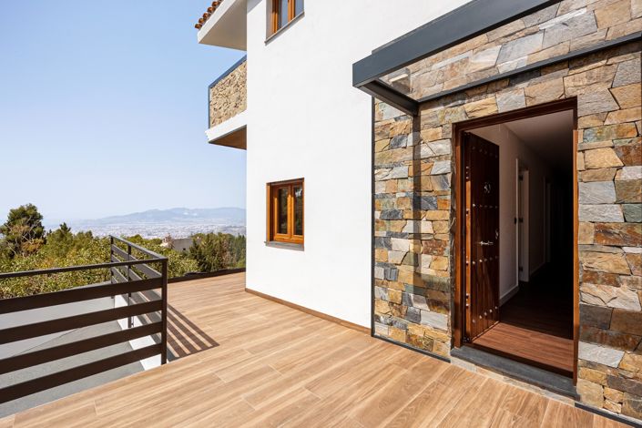 Image No.1-5 Bed House for sale