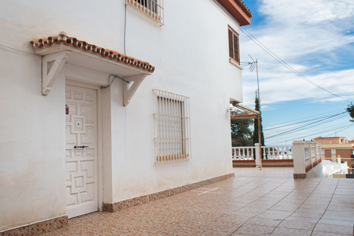 Image No.1-5 Bed House for sale