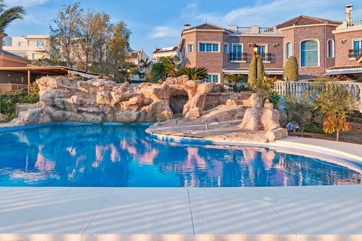 Image No.1-6 Bed Villa for sale