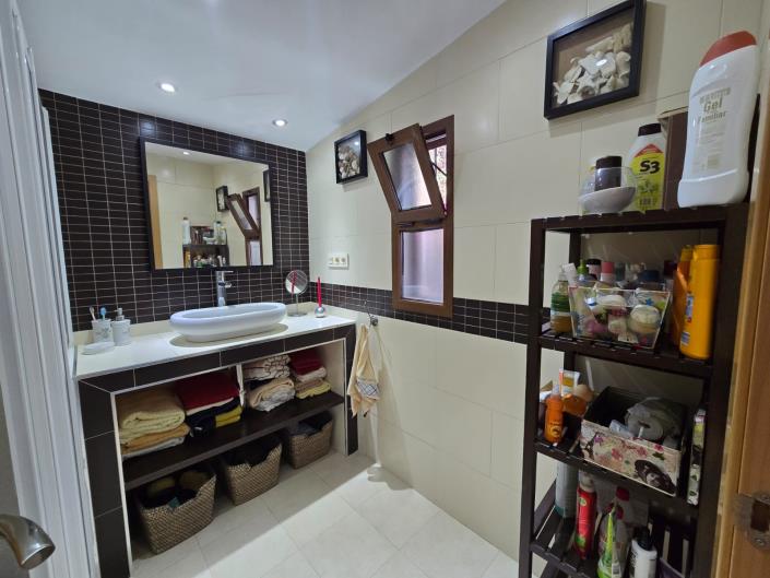 Image No.15-3 Bed Country House for sale