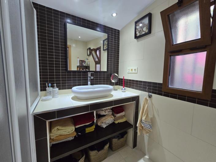 Image No.16-3 Bed Country House for sale