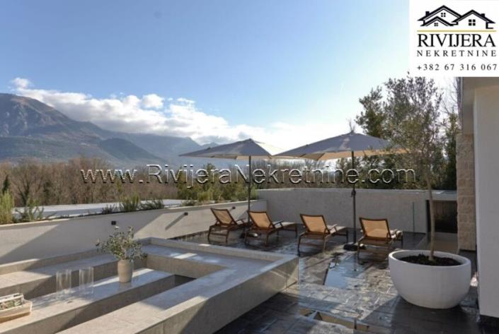 Image No.10-8 Bed Villa for sale