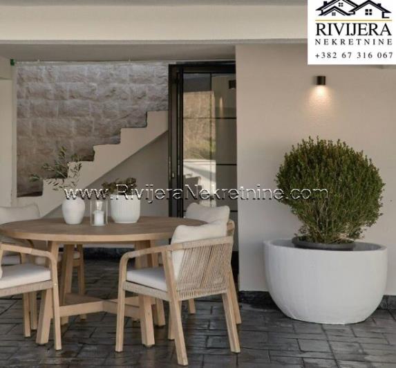 Image No.13-8 Bed Villa for sale