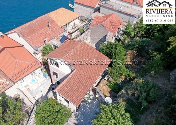 Image No.1-Maison de 4 chambres à vendre à Tivat