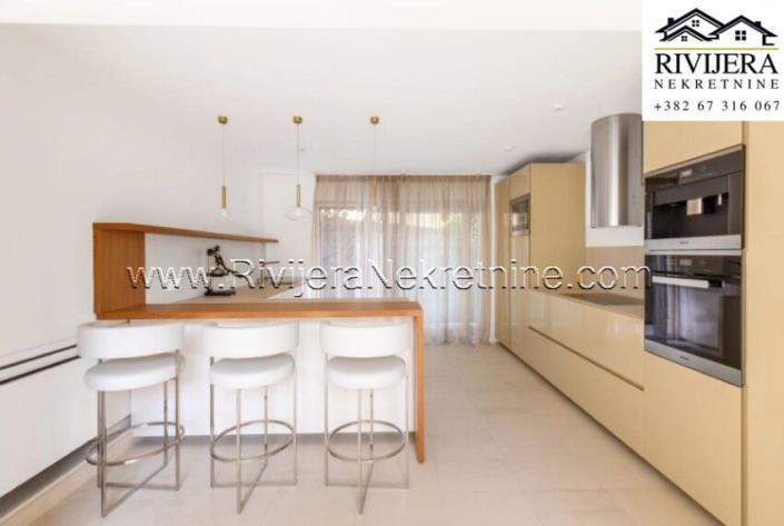 Image No.6-Villa de 6 chambres à vendre à Tivat