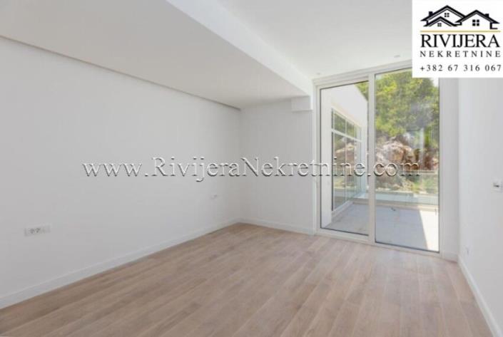 Image No.8-5 Bed Villa for sale