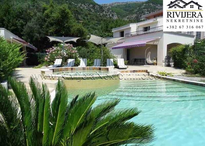 Image No.2-Maison de 10 chambres à vendre à Tivat