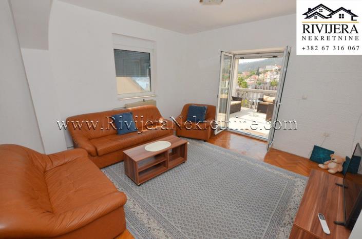 Image No.8-5 Bed House for sale