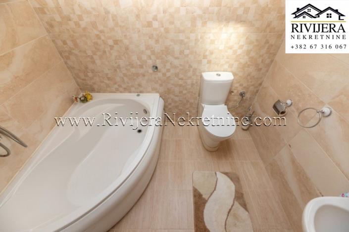 Image No.22-4 Bed House for sale