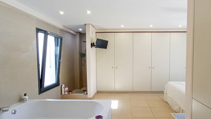 Image No.10-5 Bed Townhouse for sale