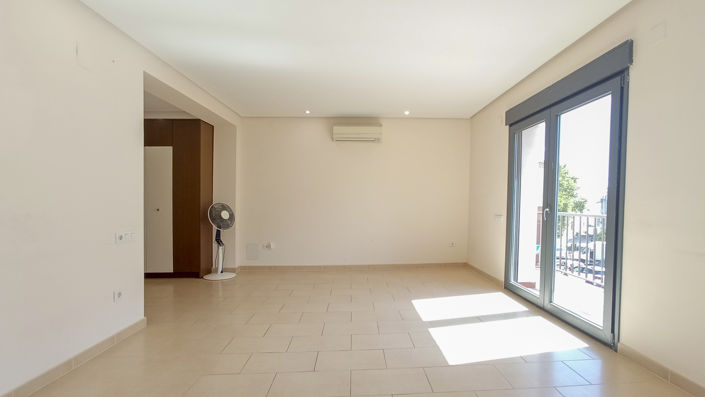 Image No.21-5 Bed Townhouse for sale