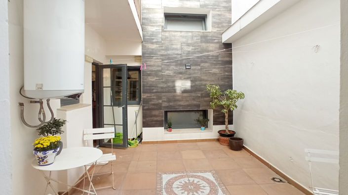 Image No.24-5 Bed Townhouse for sale