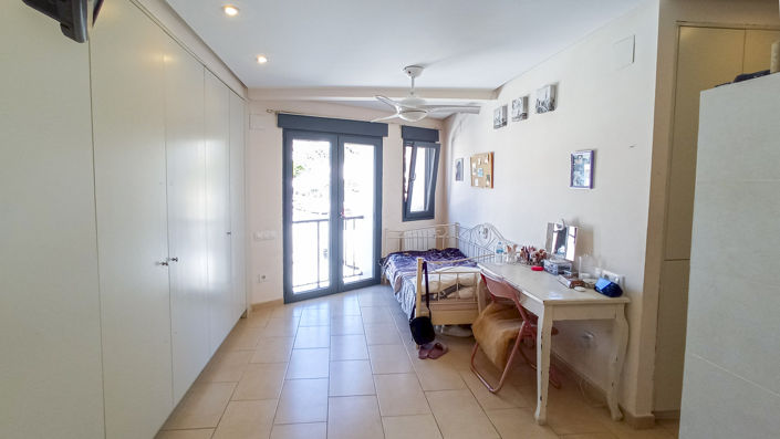 Image No.27-5 Bed Townhouse for sale