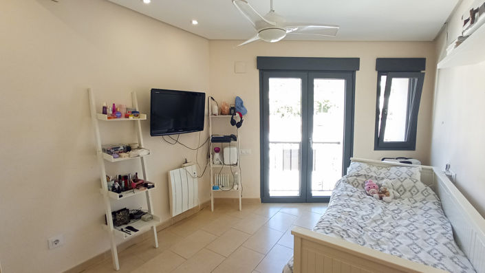 Image No.30-5 Bed Townhouse for sale