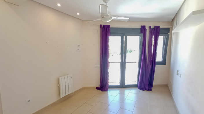 Image No.7-5 Bed Townhouse for sale