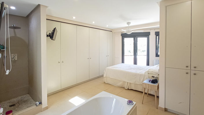 Image No.9-5 Bed Townhouse for sale