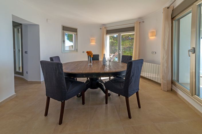 Image No.12-6 Bed Villa for sale