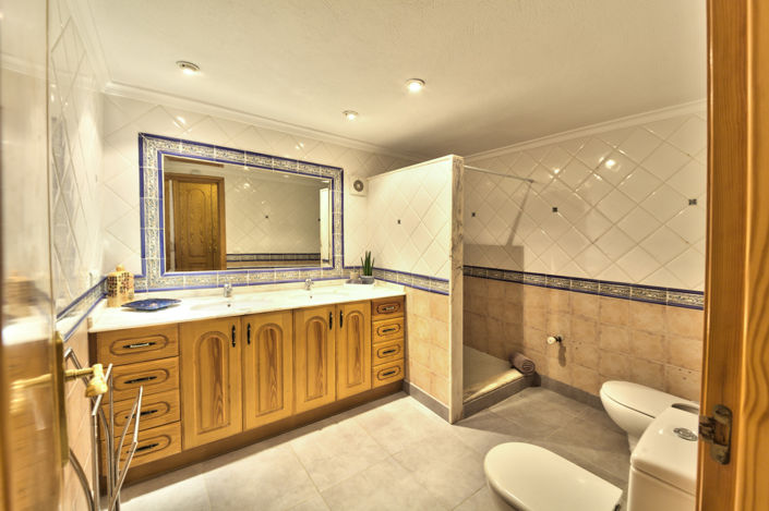 Image No.34-5 Bed Villa for sale