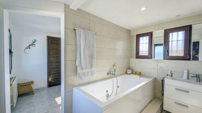 Image No.21-5 Bed Villa for sale