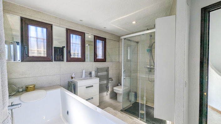 Image No.22-5 Bed Villa for sale