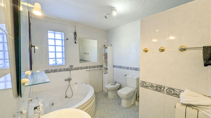 Image No.48-5 Bed Villa for sale