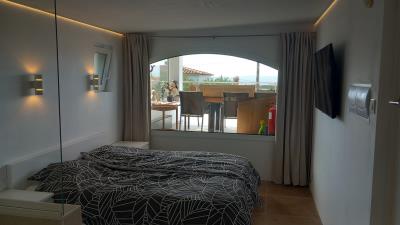 bedroom-TV