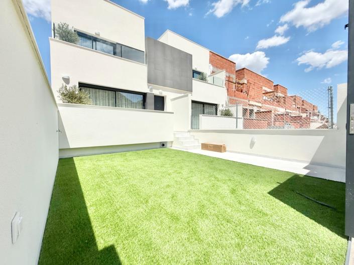 Image No.1-3 Bed Townhouse for sale