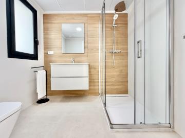 12-1st-floor-bathroom_1
