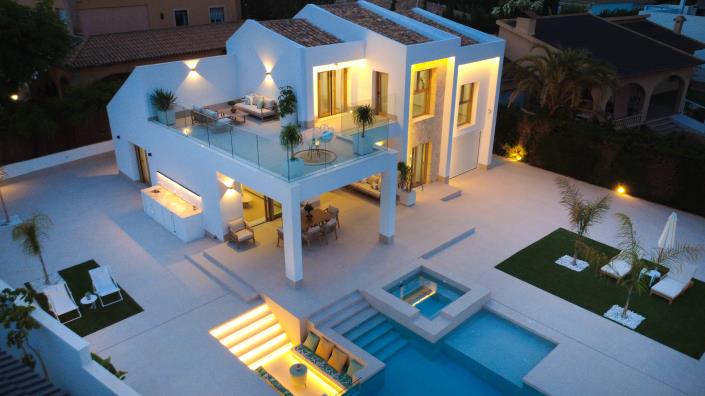 Image No.1-4 Bed Villa / Detached for sale
