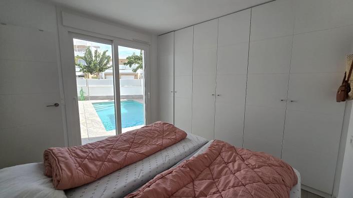 Image No.14-3 Bed Villa / Detached for sale