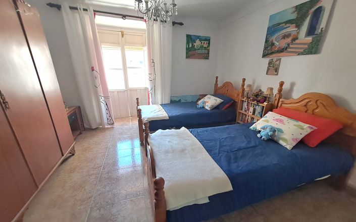 Image No.11-4 Bed House for sale