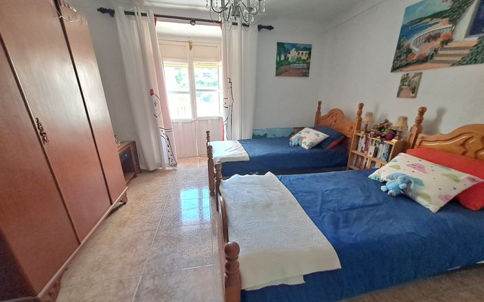 Image No.12-4 Bed House for sale