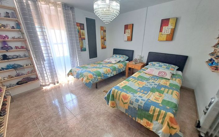 Image No.16-4 Bed House for sale