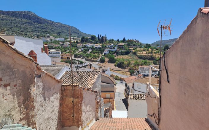 Image No.24-4 Bed House for sale