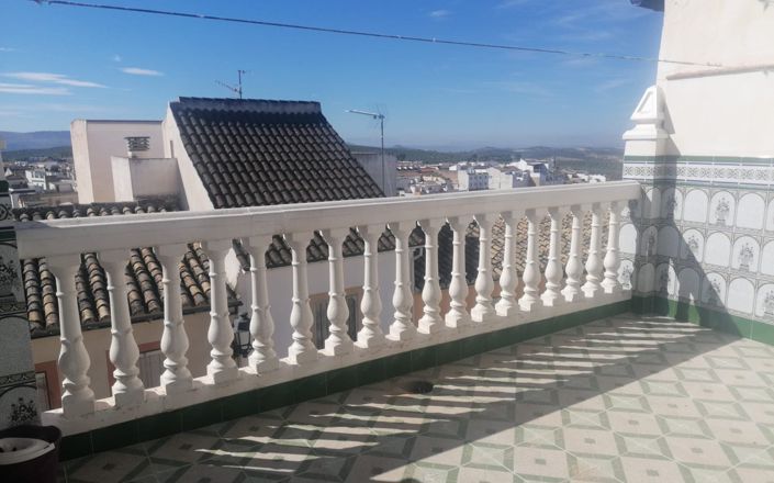 Image No.2-5 Bed House for sale