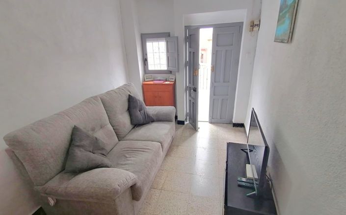 Image No.2-1 Bed House for sale