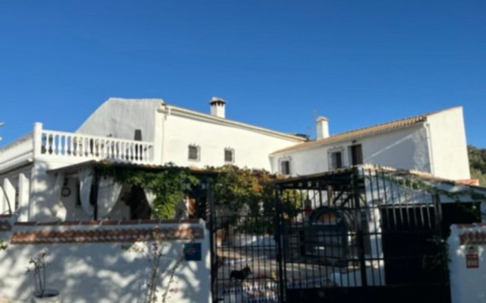 Image No.1-4 Bed House for sale